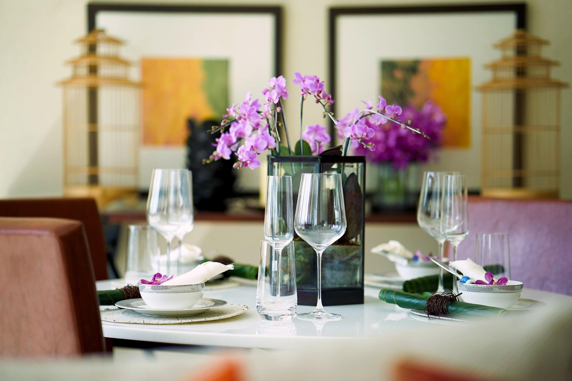 Dusit Suites Hotel Ratchadamri, Μπανγκόκ Εξωτερικό φωτογραφία A table set for dinner