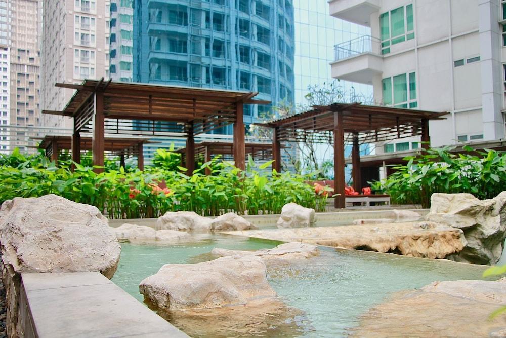 Dusit Suites Hotel Ratchadamri, Μπανγκόκ Εξωτερικό φωτογραφία The Rock Garden