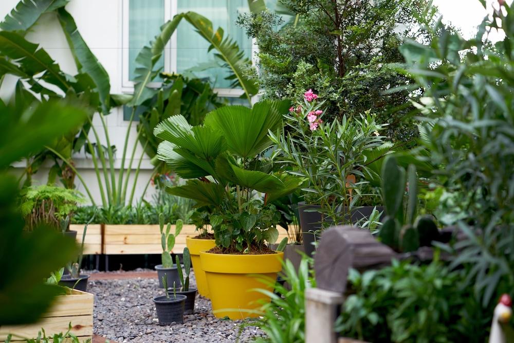 Dusit Suites Hotel Ratchadamri, Μπανγκόκ Εξωτερικό φωτογραφία A rooftop garden in Singapore