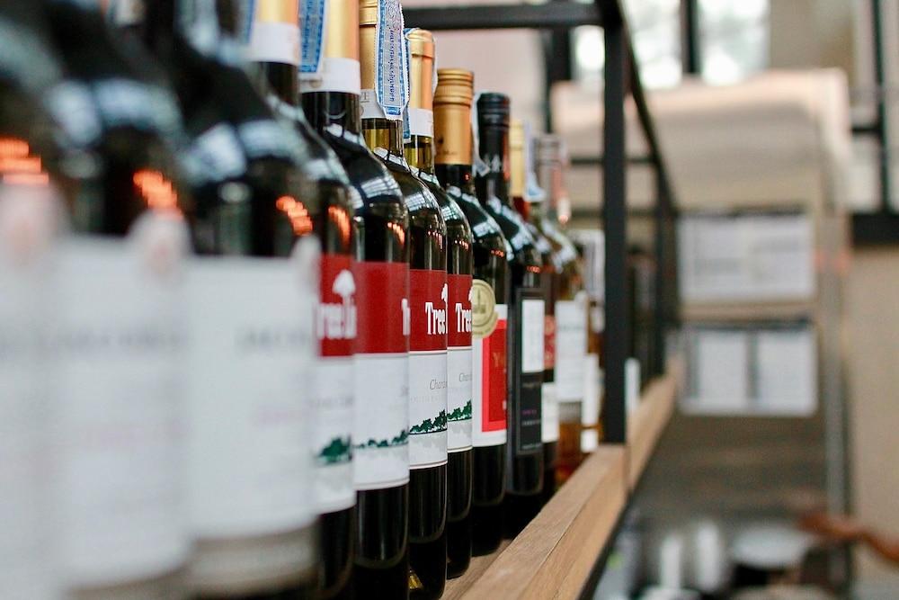 Dusit Suites Hotel Ratchadamri, Μπανγκόκ Εξωτερικό φωτογραφία Wine bottles