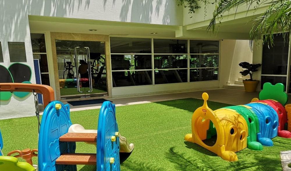 Dusit Suites Hotel Ratchadamri, Μπανγκόκ Εξωτερικό φωτογραφία The school's playground
