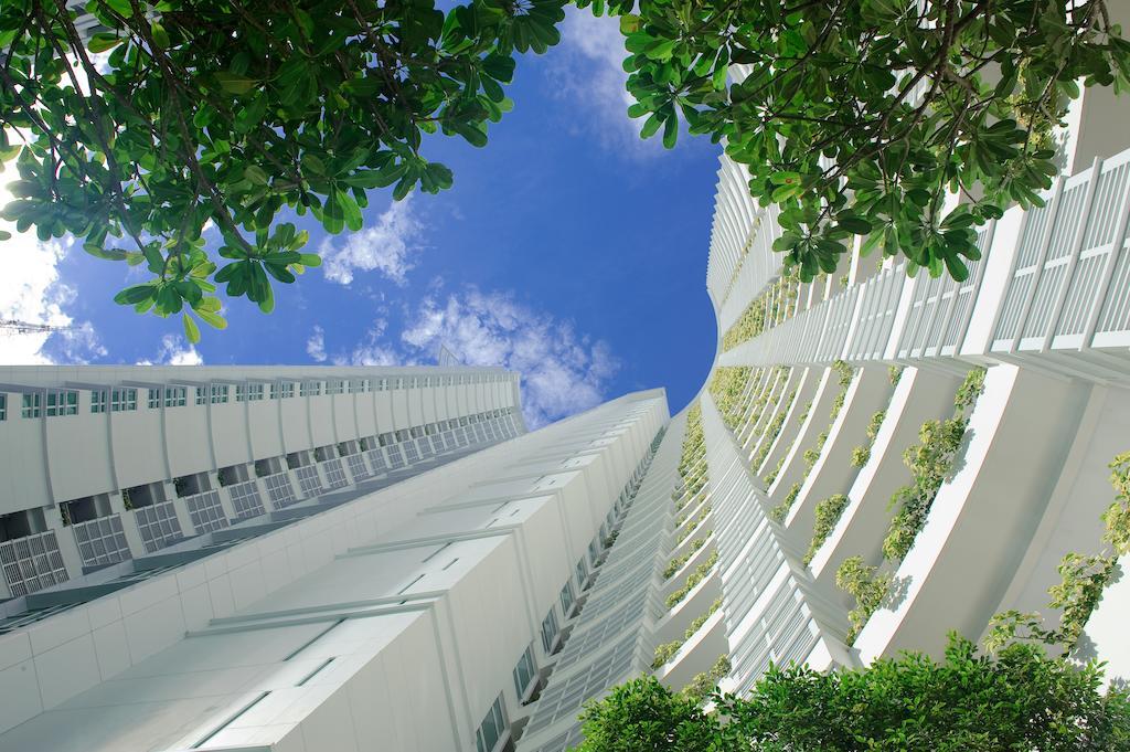 Dusit Suites Hotel Ratchadamri, Μπανγκόκ Εξωτερικό φωτογραφία The vertical green wall at the National University of Singapore