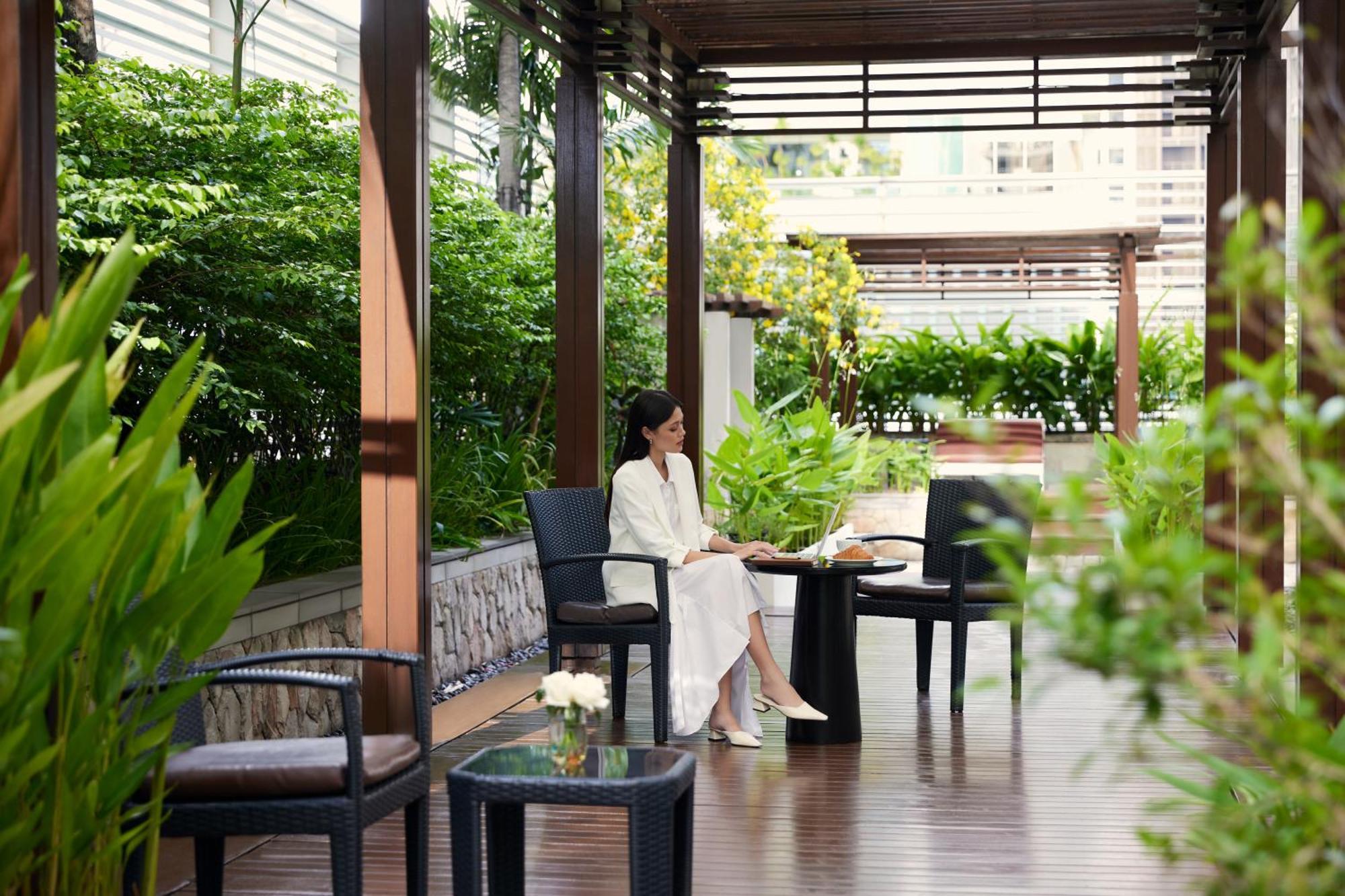 Dusit Suites Hotel Ratchadamri, Μπανγκόκ Εξωτερικό φωτογραφία The Club at The Landmark, Bangkok